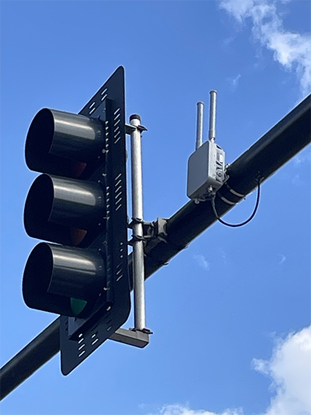 Image of transit signal priority device next to a traffic signal