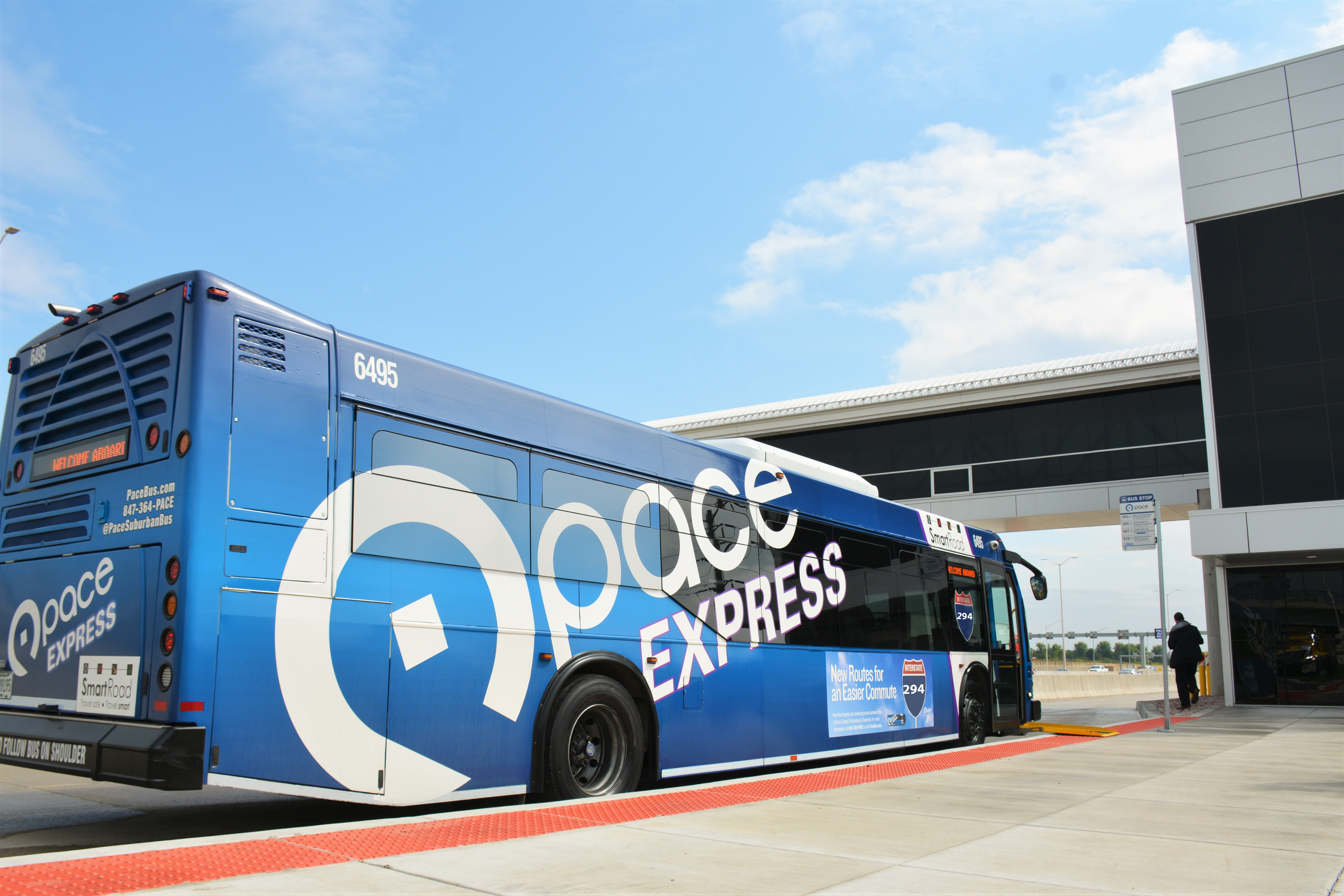 Image of Pace Express Bus at Barrington I-90 Park-n-Ride