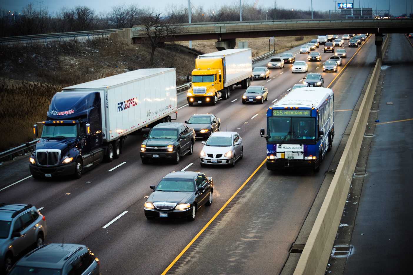 A bus bypasses traffic on the shoulder of I-55